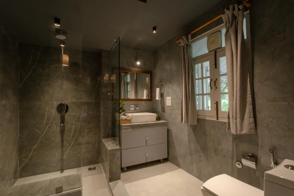 Ivy_Cottage_Mussoorie_Bathroom__2_