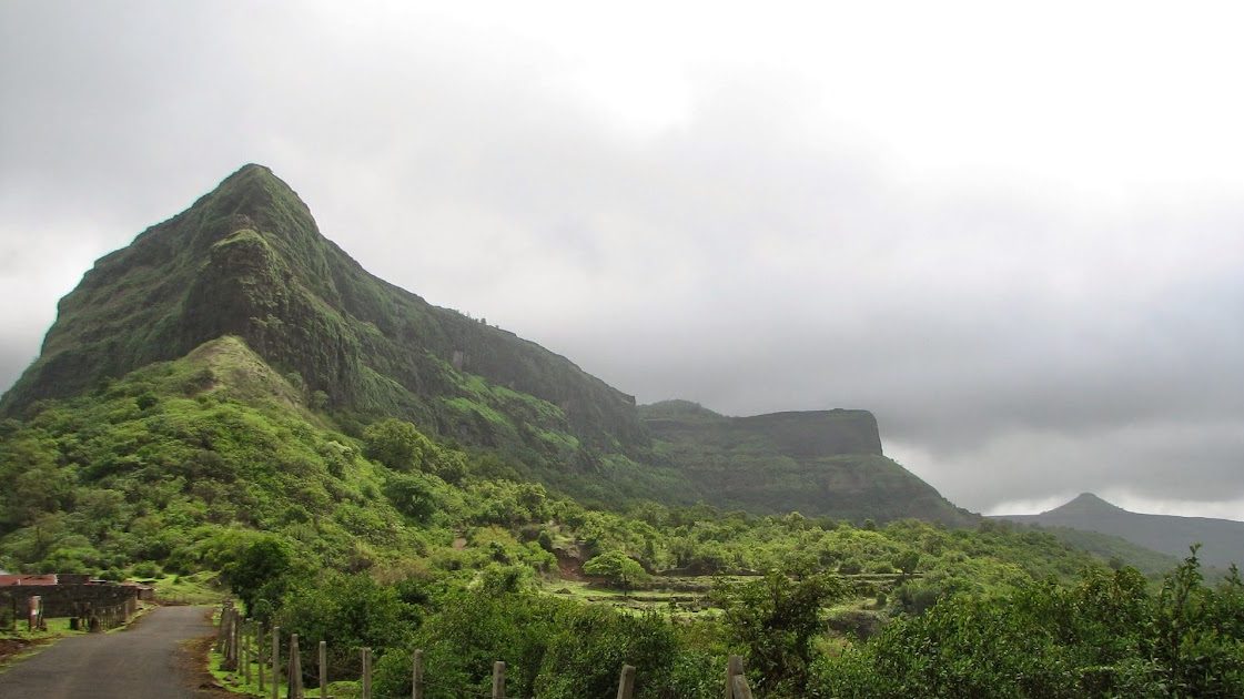 tourist places near pune in monsoon