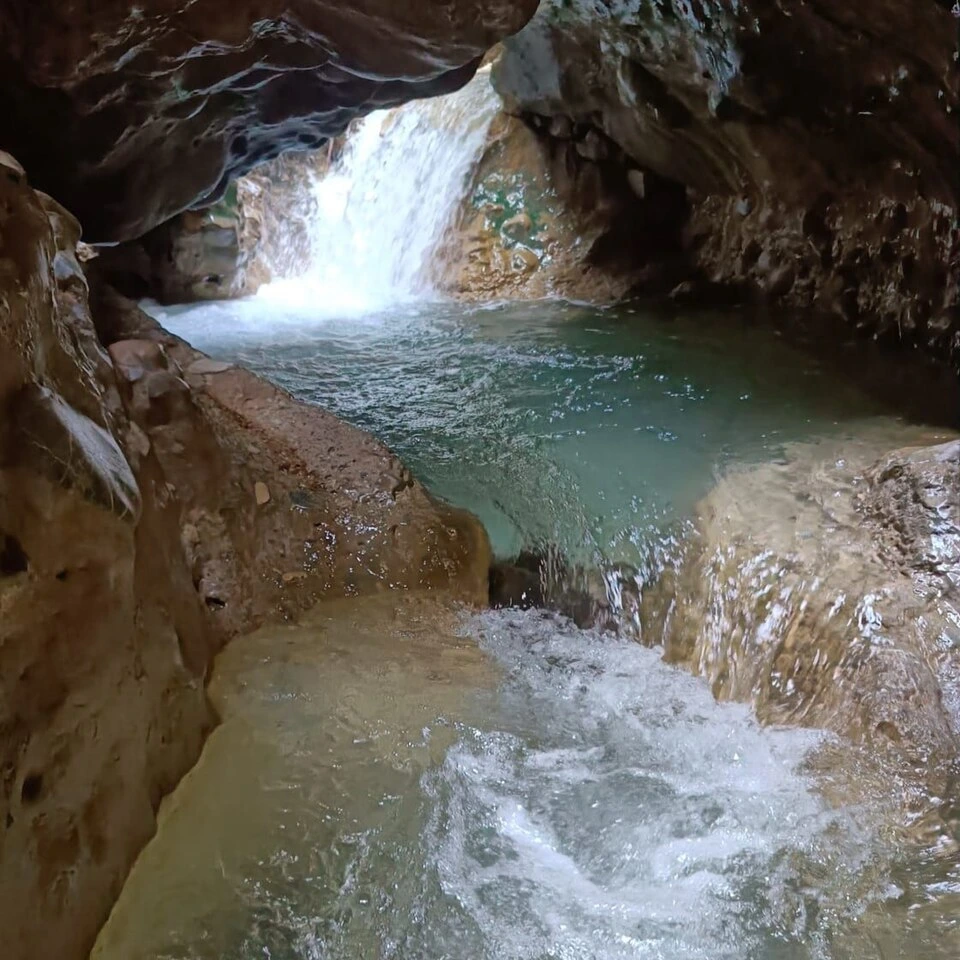 Robbers_cave_or_Gucchu_pani,_Dehradun