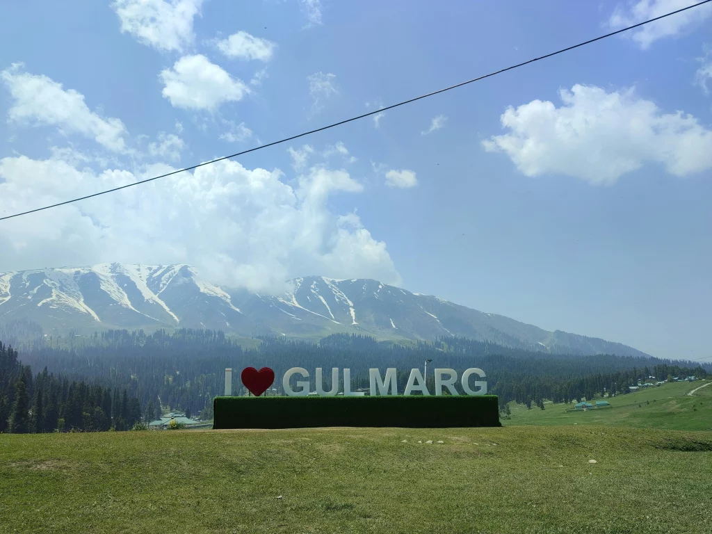 gulmarg-kashmir-snow-mountain-view