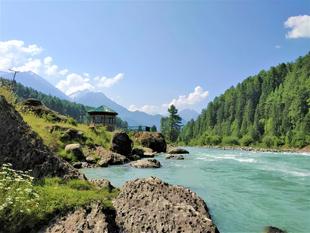pahalgam-mountains-kashmir