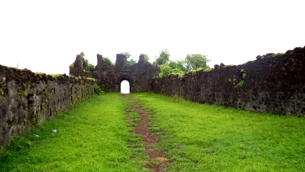 Korlai_fort_walkway