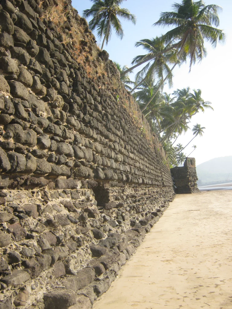 Revdanda_Fort_outer_walls_01